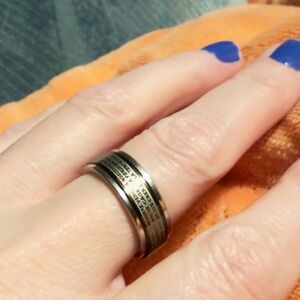 Fridget spinner ring